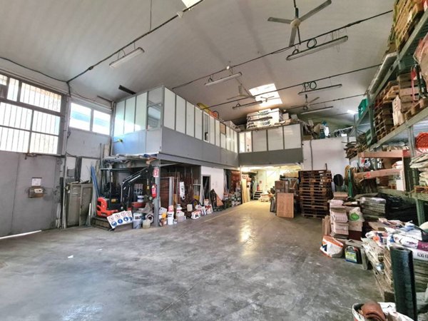 locale commerciale in vendita a San Vittore Olona