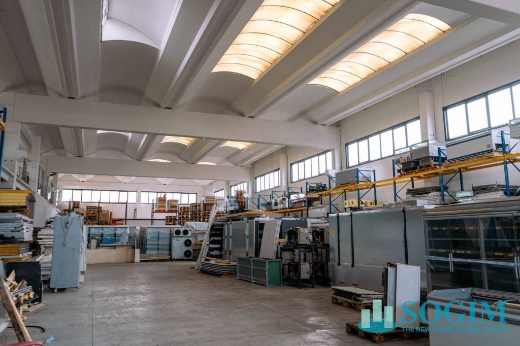 locale commerciale in vendita a San Zenone al Lambro
