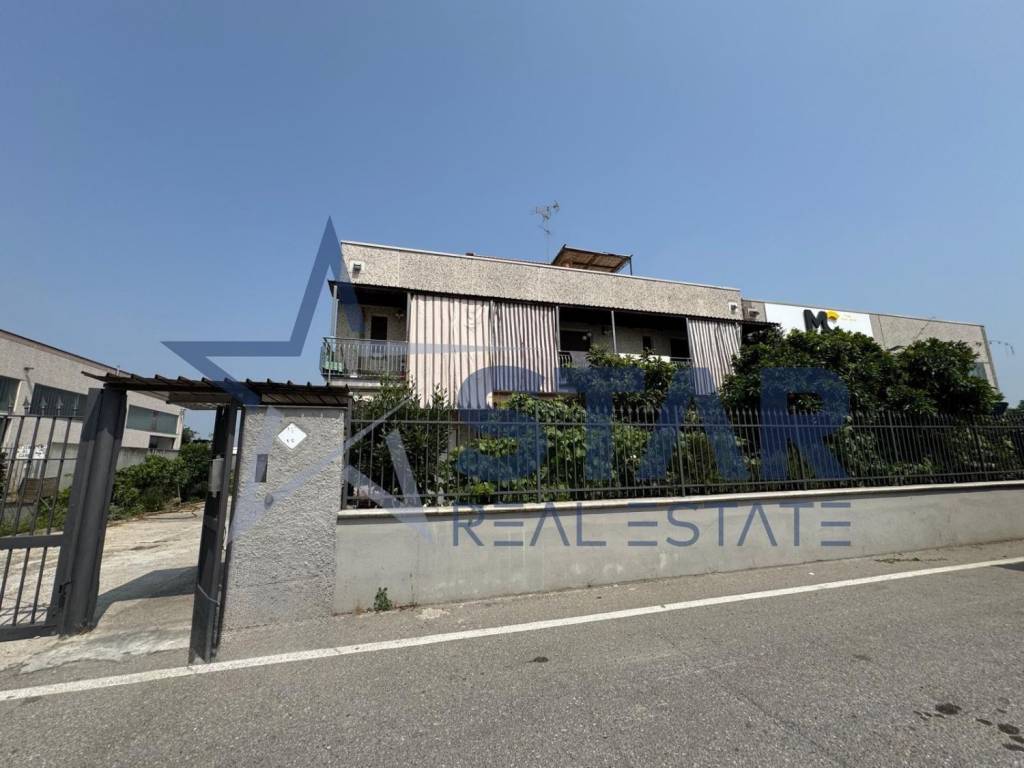 locale commerciale in vendita a San Zenone al Lambro