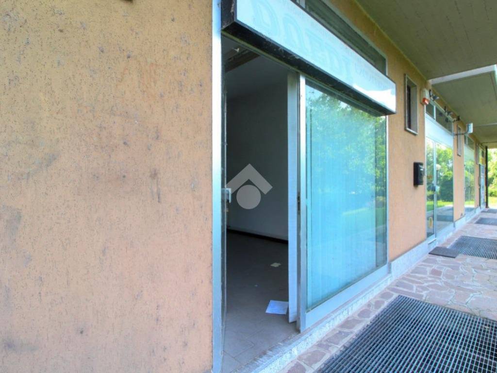 negozio in vendita a San Zenone al Lambro