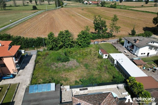 terreno edificabile in vendita a San Zenone al Lambro