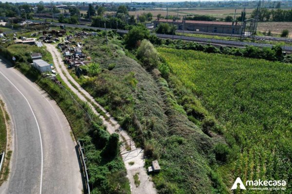 capannone in vendita a San Zenone al Lambro