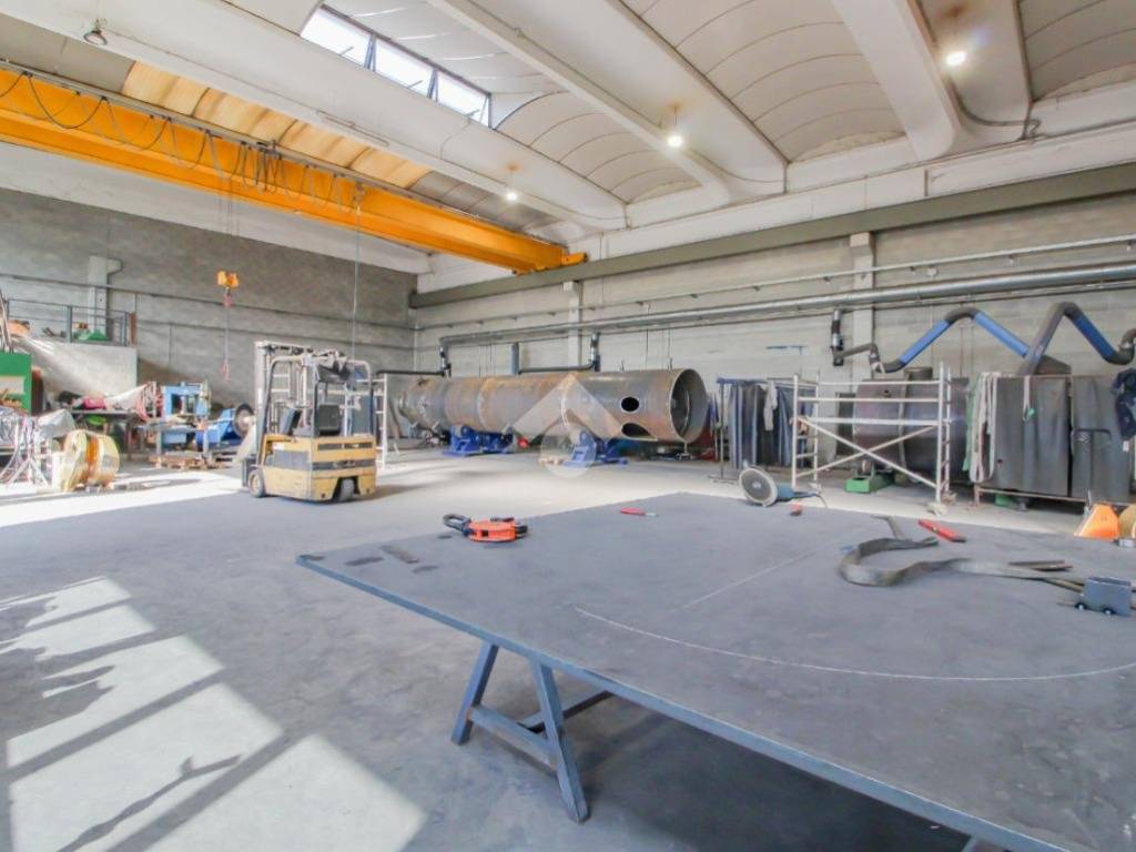 locale commerciale in vendita a San Zenone al Lambro