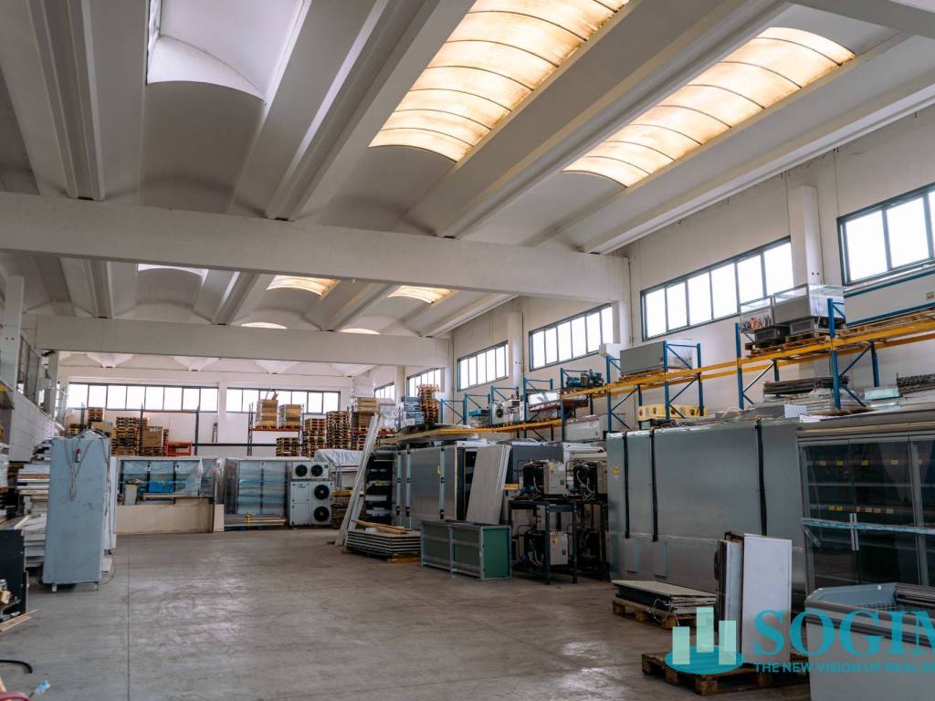 locale commerciale in vendita a San Zenone al Lambro