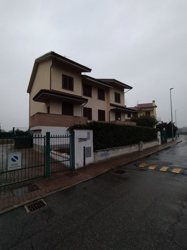 casa indipendente in vendita a San Zenone al Lambro