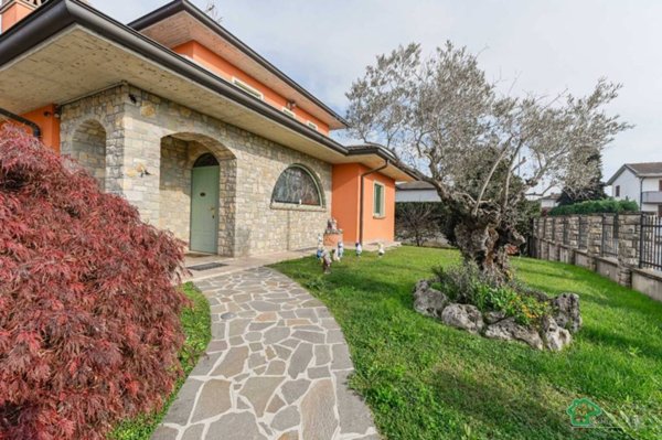 casa indipendente in vendita a San Zenone al Lambro in zona Santa Maria in Prato