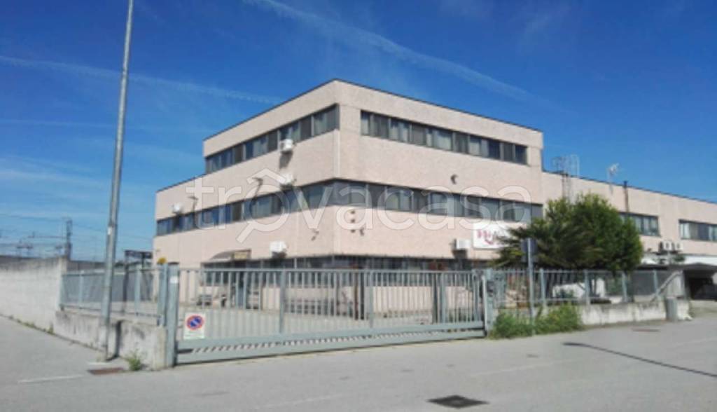 locale commerciale in vendita a San Zenone al Lambro