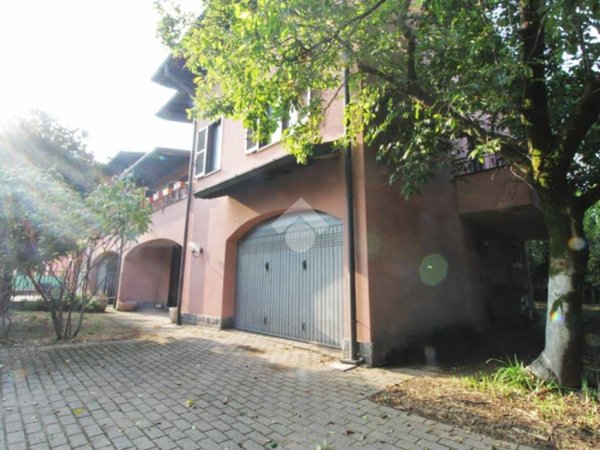 casa indipendente in vendita a Sedriano in zona Roveda