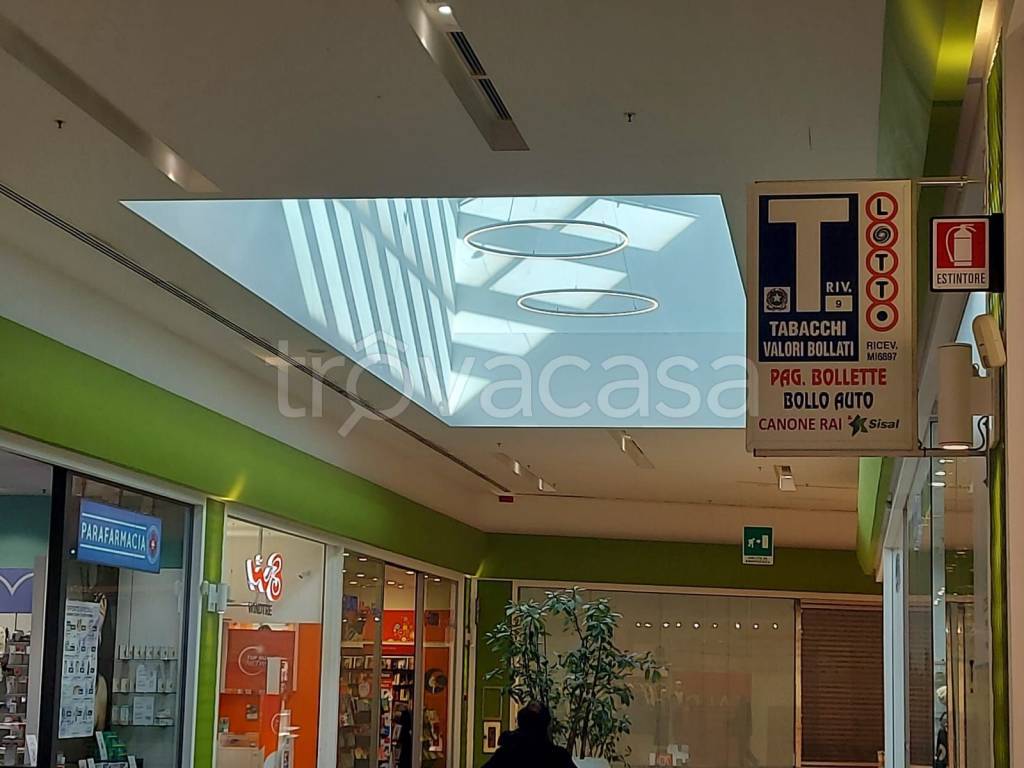 negozio in vendita a Sedriano