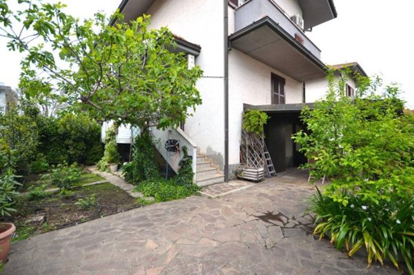 casa indipendente in vendita a Sedriano in zona Roveda
