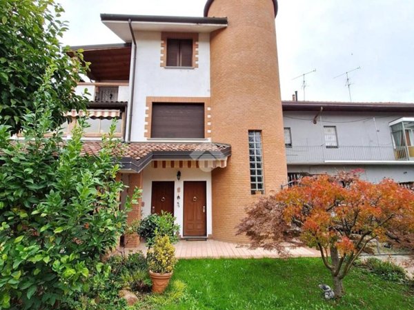 casa indipendente in vendita a Sedriano