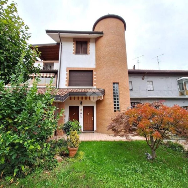 casa indipendente in vendita a Sedriano