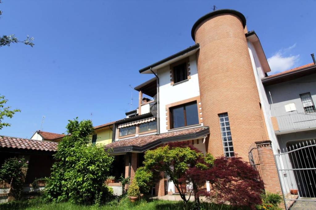 casa indipendente in vendita a Sedriano