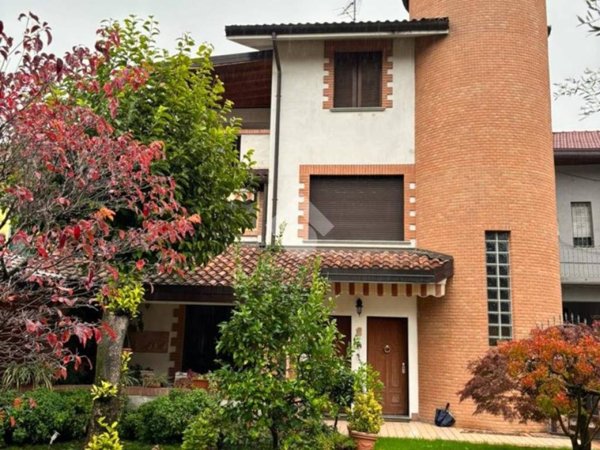 casa indipendente in vendita a Sedriano