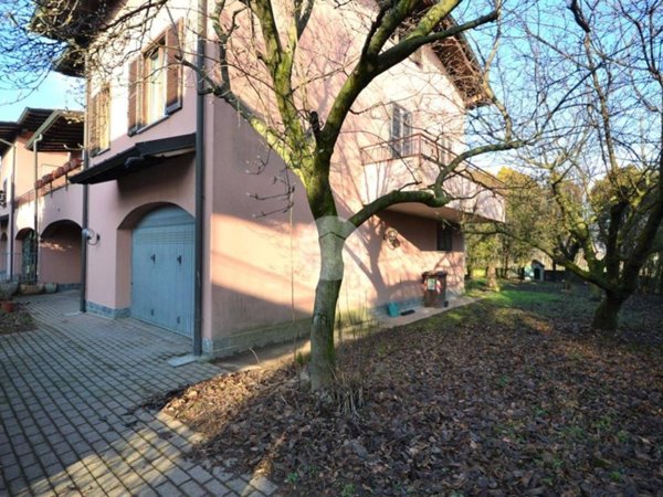 casa indipendente in vendita a Sedriano in zona Roveda