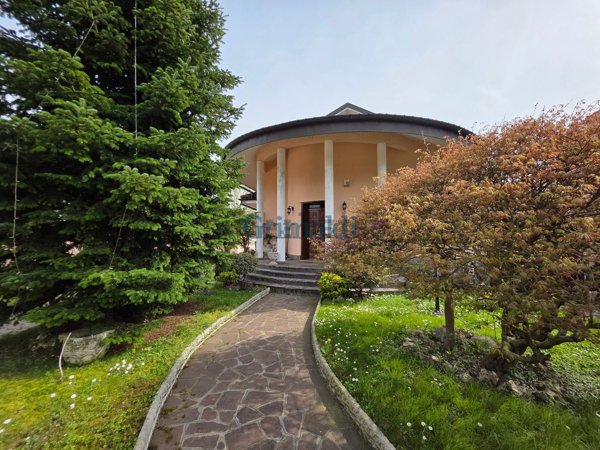 casa indipendente in vendita a Sedriano