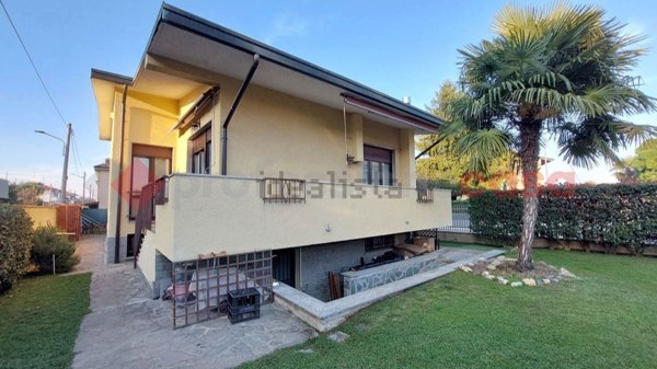 casa indipendente in vendita a Sedriano