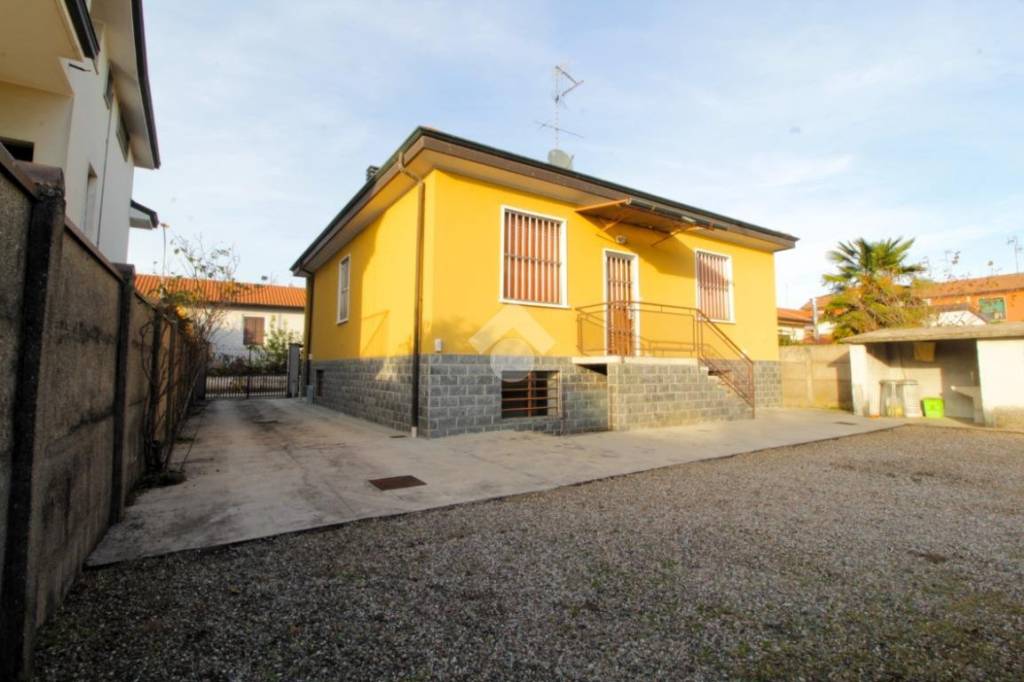 casa indipendente in vendita a Sedriano