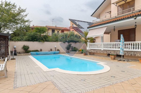 casa indipendente in vendita a Sedriano