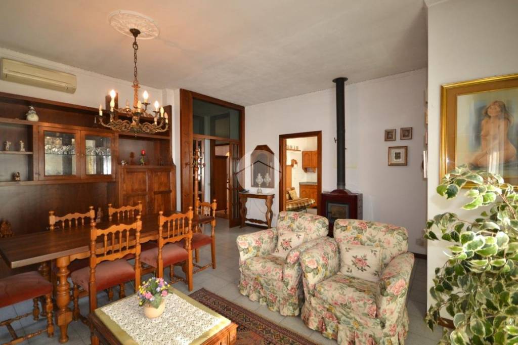 casa indipendente in vendita a Sedriano