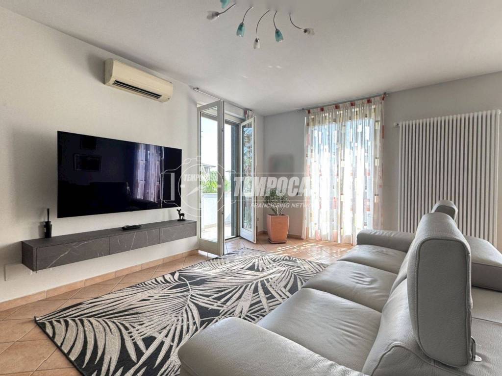 casa indipendente in vendita a Sedriano in zona Roveda