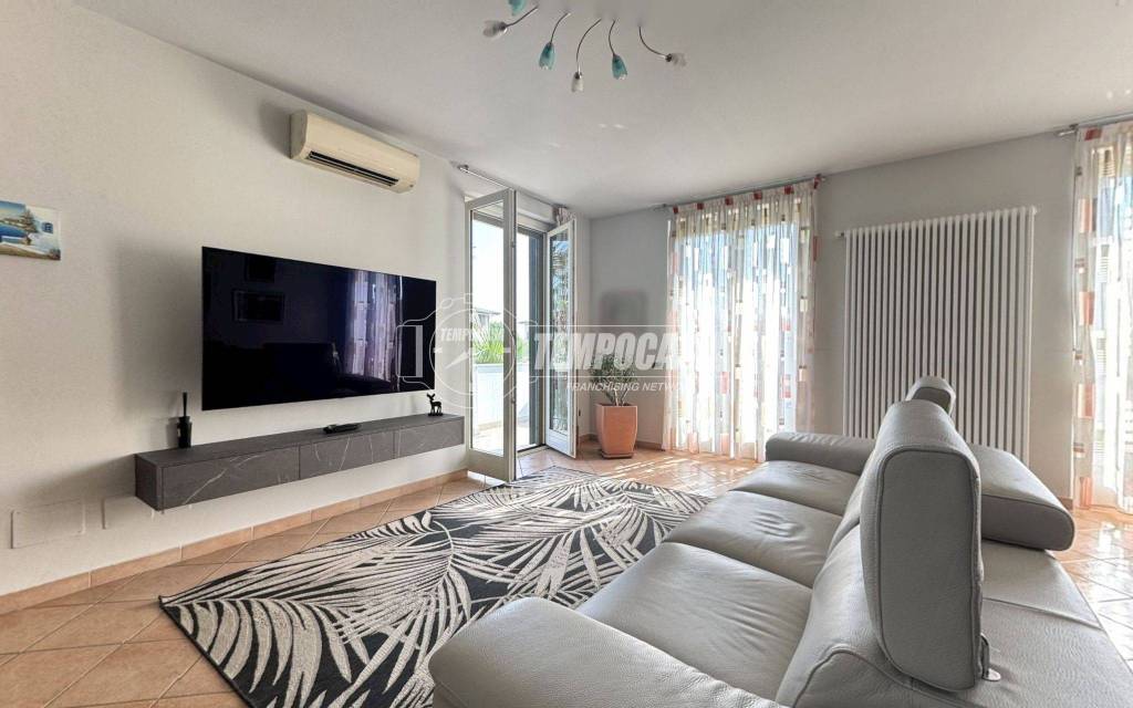 casa indipendente in vendita a Sedriano in zona Roveda