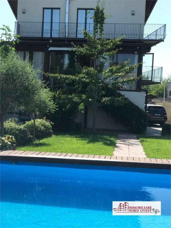 casa indipendente in vendita a Sedriano in zona Roveda