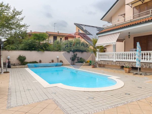 casa indipendente in vendita a Sedriano