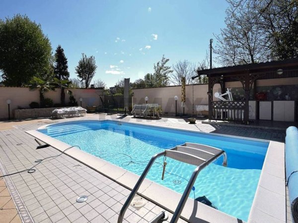 casa indipendente in vendita a Sedriano