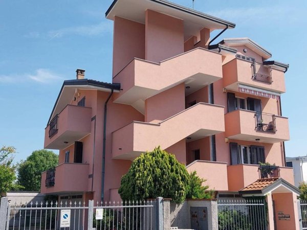 appartamento in vendita a Sedriano in zona Roveda