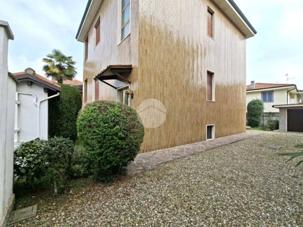 casa indipendente in vendita a Sedriano