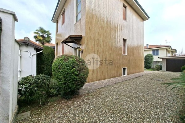 casa indipendente in vendita a Sedriano