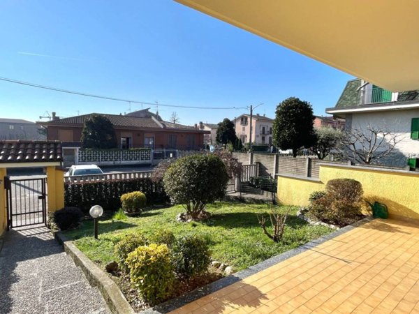 casa indipendente in vendita a Sedriano in zona Roveda