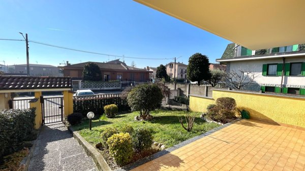 casa indipendente in vendita a Sedriano in zona Roveda