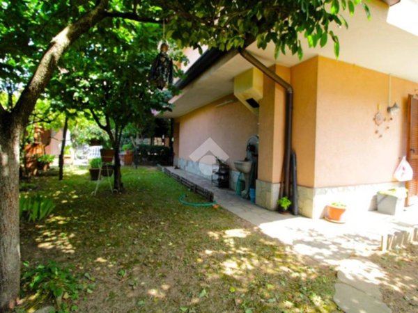 casa indipendente in vendita a Sedriano