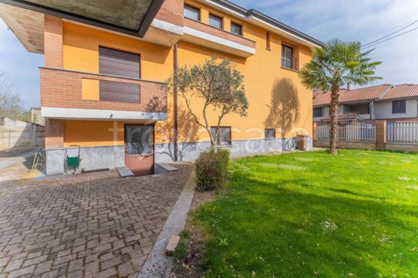 casa indipendente in vendita a Sedriano in zona Roveda