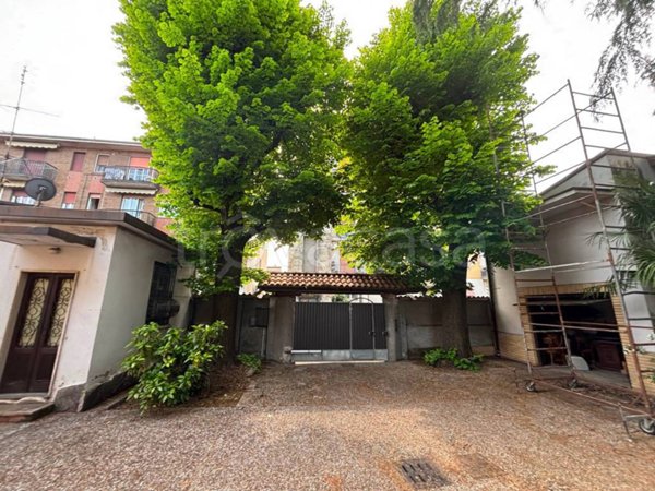 casa indipendente in vendita a Sedriano in zona Roveda