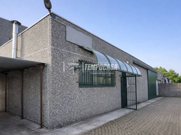 locale commerciale in vendita a Sedriano
