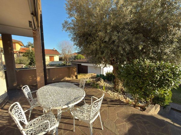 casa indipendente in vendita a Sedriano in zona Roveda