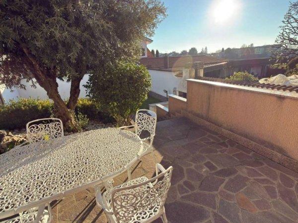 casa indipendente in vendita a Sedriano in zona Roveda