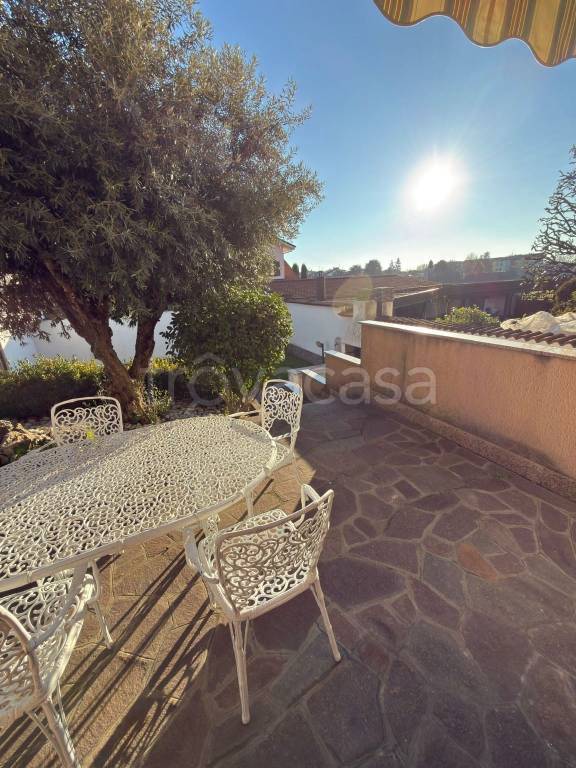 casa indipendente in vendita a Sedriano in zona Roveda
