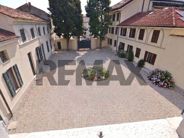 casa indipendente in vendita a Sedriano in zona Roveda