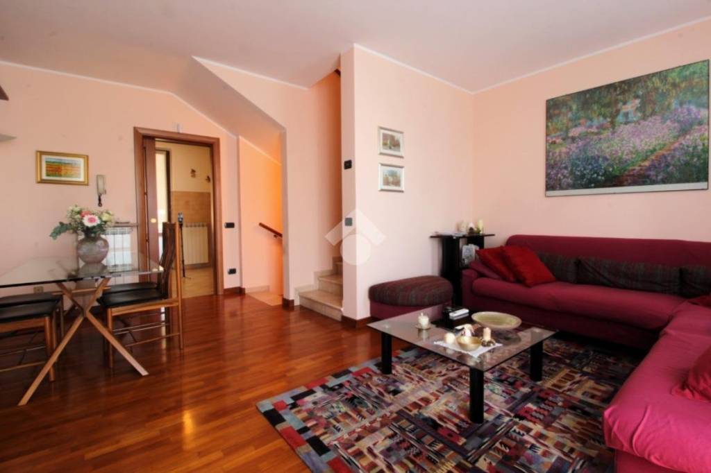 casa indipendente in vendita a Sedriano in zona Roveda