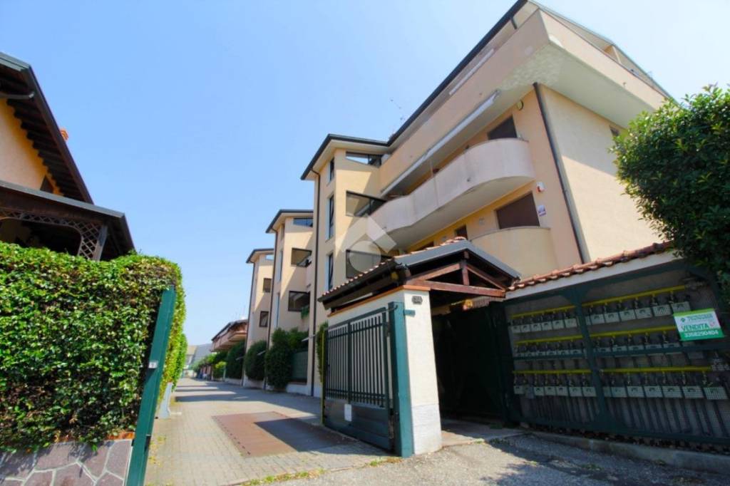 appartamento in vendita a Sedriano in zona Roveda