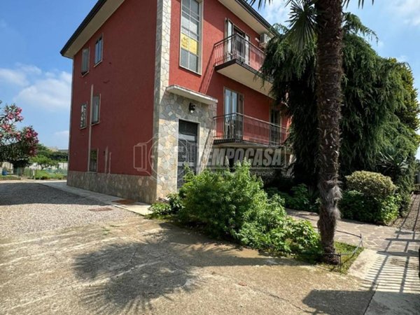 casa indipendente in vendita a Sedriano in zona Roveda