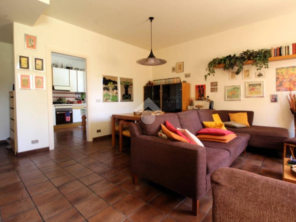 casa indipendente in vendita a Sedriano in zona Roveda