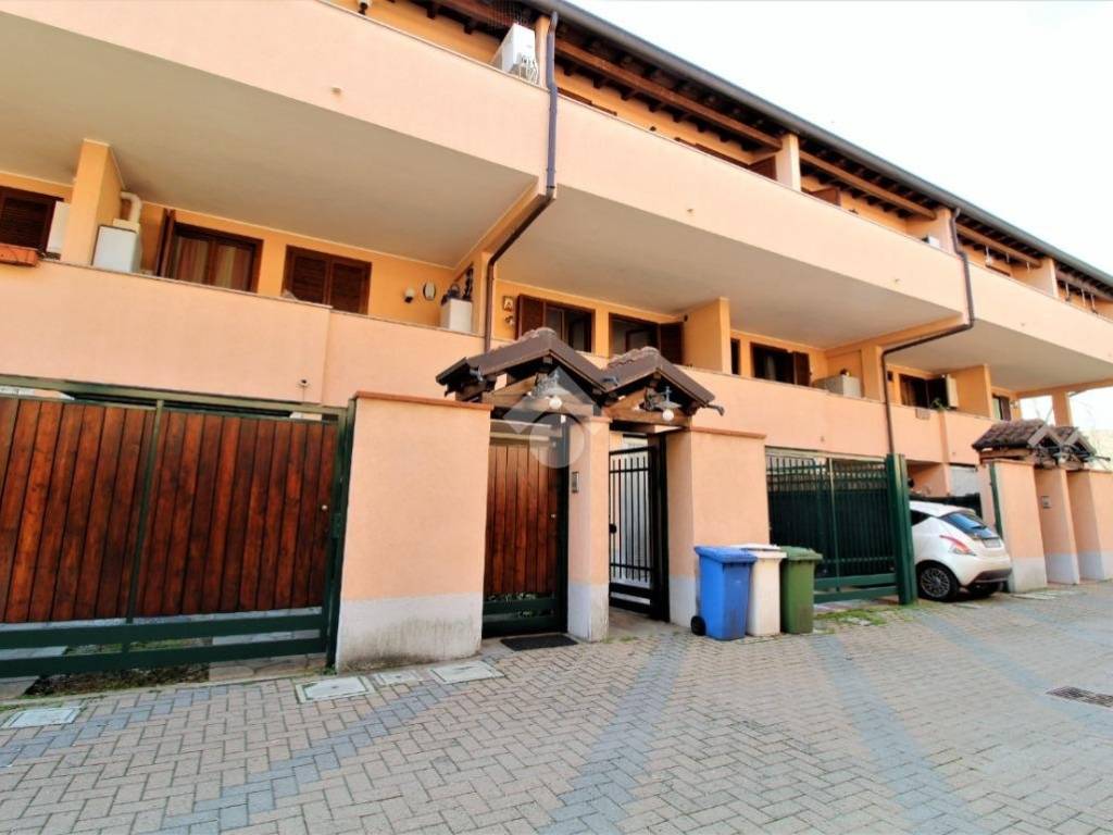 casa indipendente in vendita a Sedriano in zona Roveda