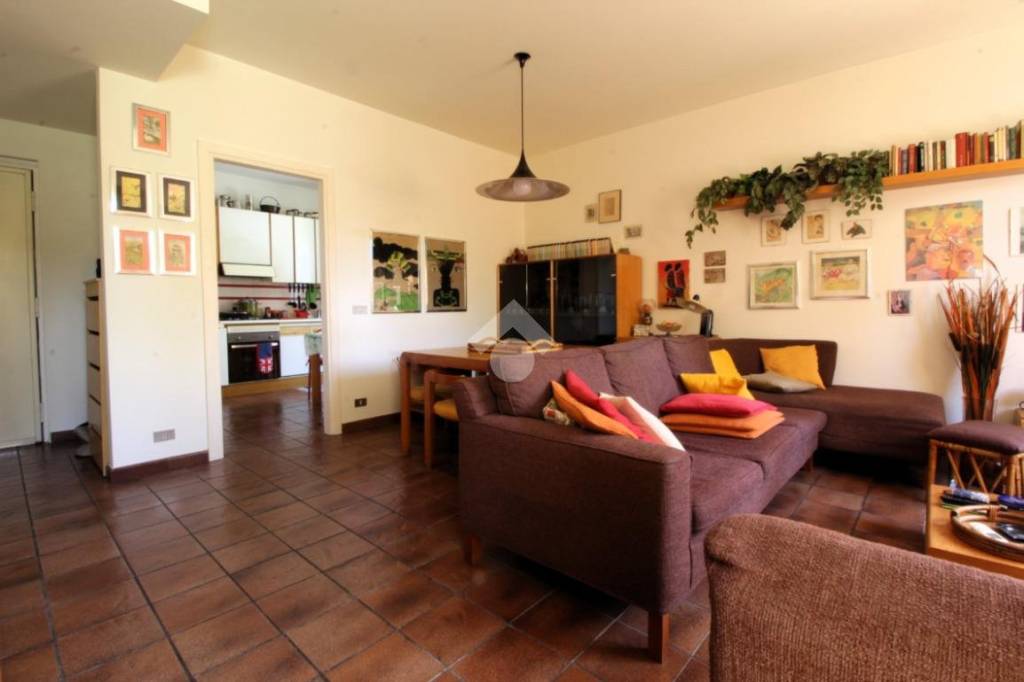 casa indipendente in vendita a Sedriano in zona Roveda