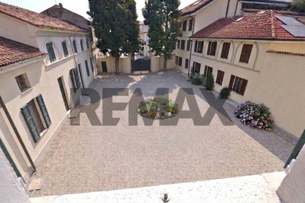 casa indipendente in vendita a Sedriano in zona Roveda