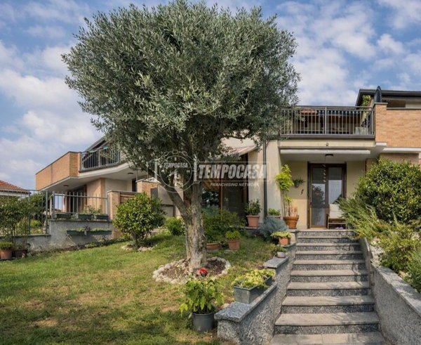 casa indipendente in vendita a Sedriano in zona Roveda